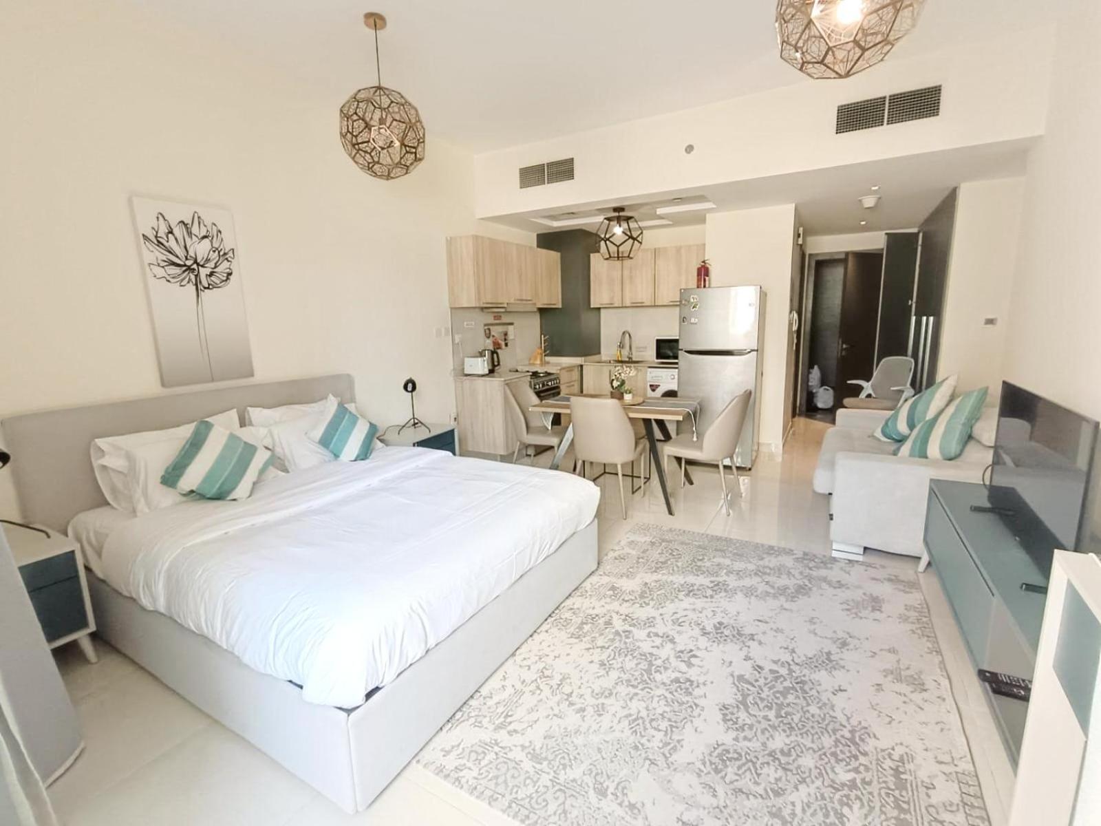 Apartment Sleek & Modern In Business Bay Dubai