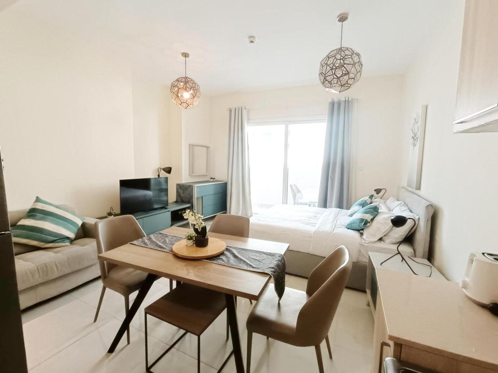 Sleek & Modern In Business Bay Apartment Dubai