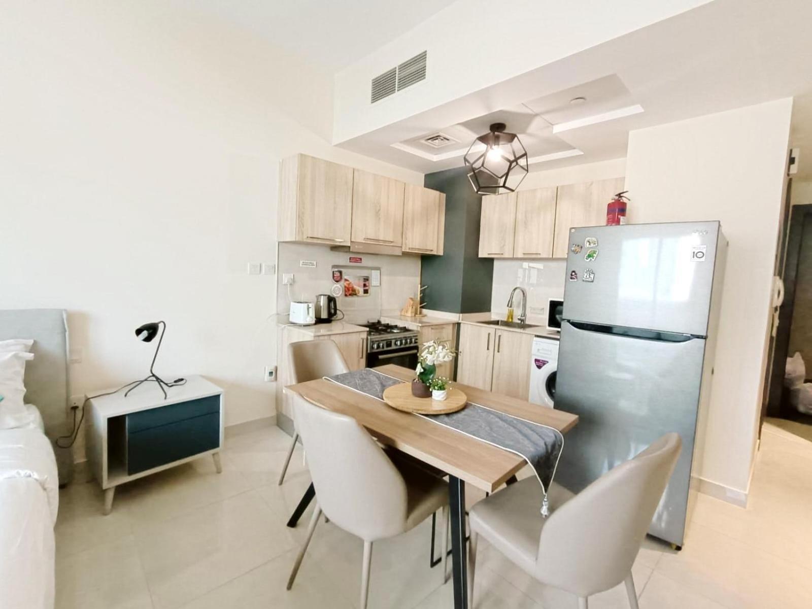 Apartment Sleek & Modern In Business Bay Dubai