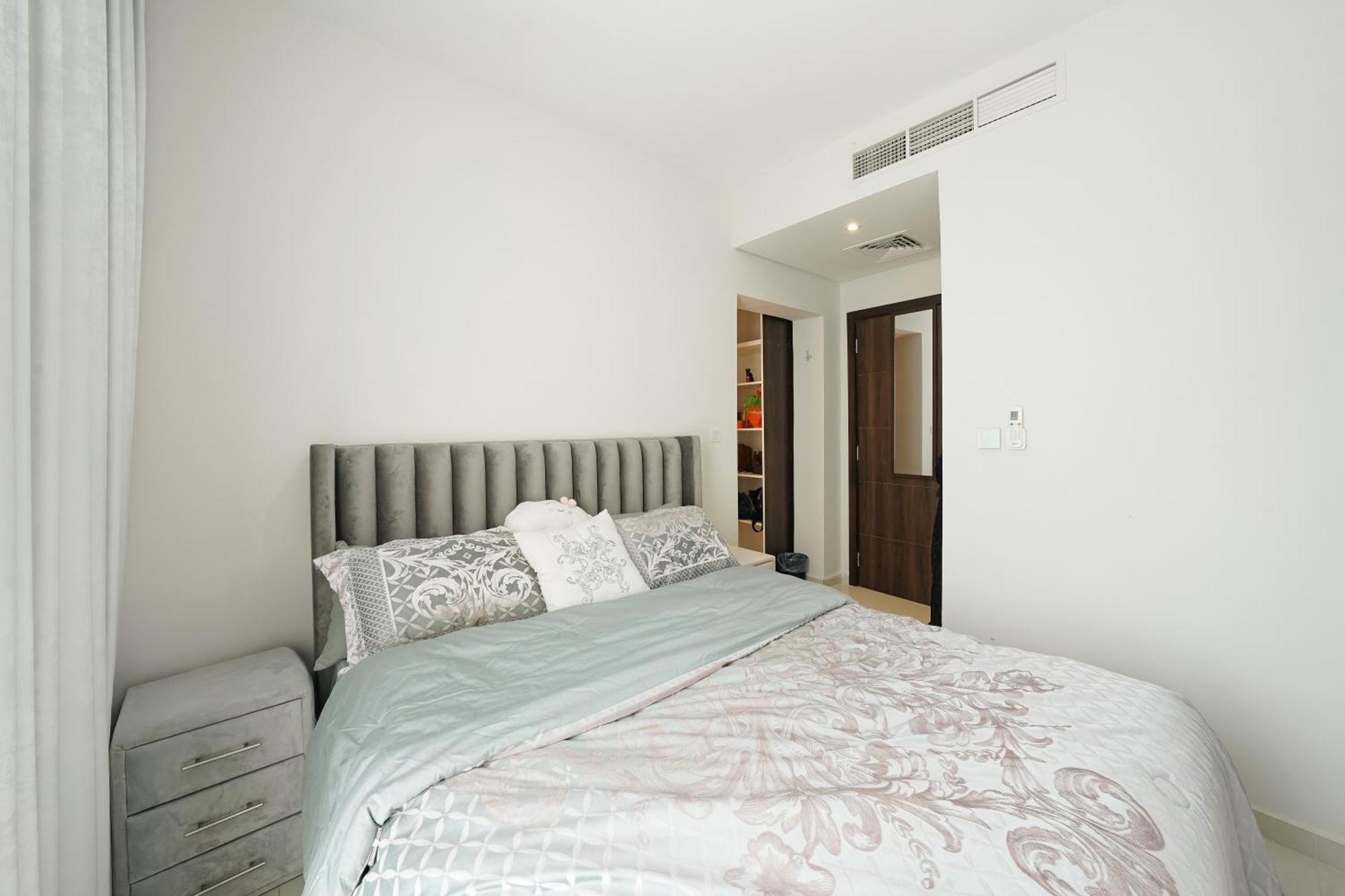 Villa Modern Private & Secure Damac Hills 2 *