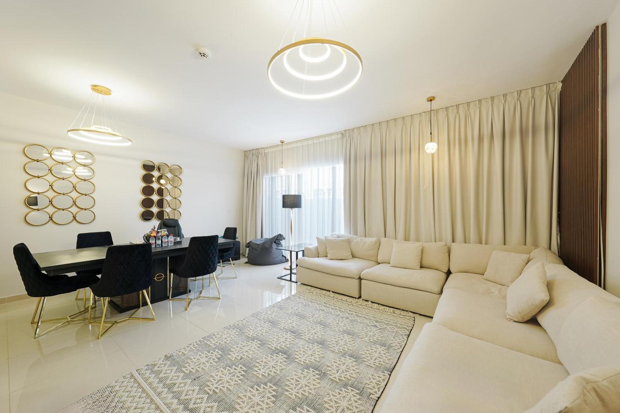 Villa Modern Private & Secure Damac Hills 2
