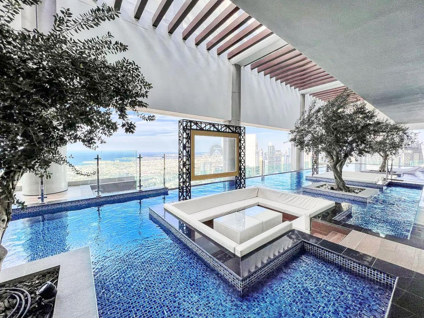 Sky Infinity Pool, Burj Khalifa Views Apartment