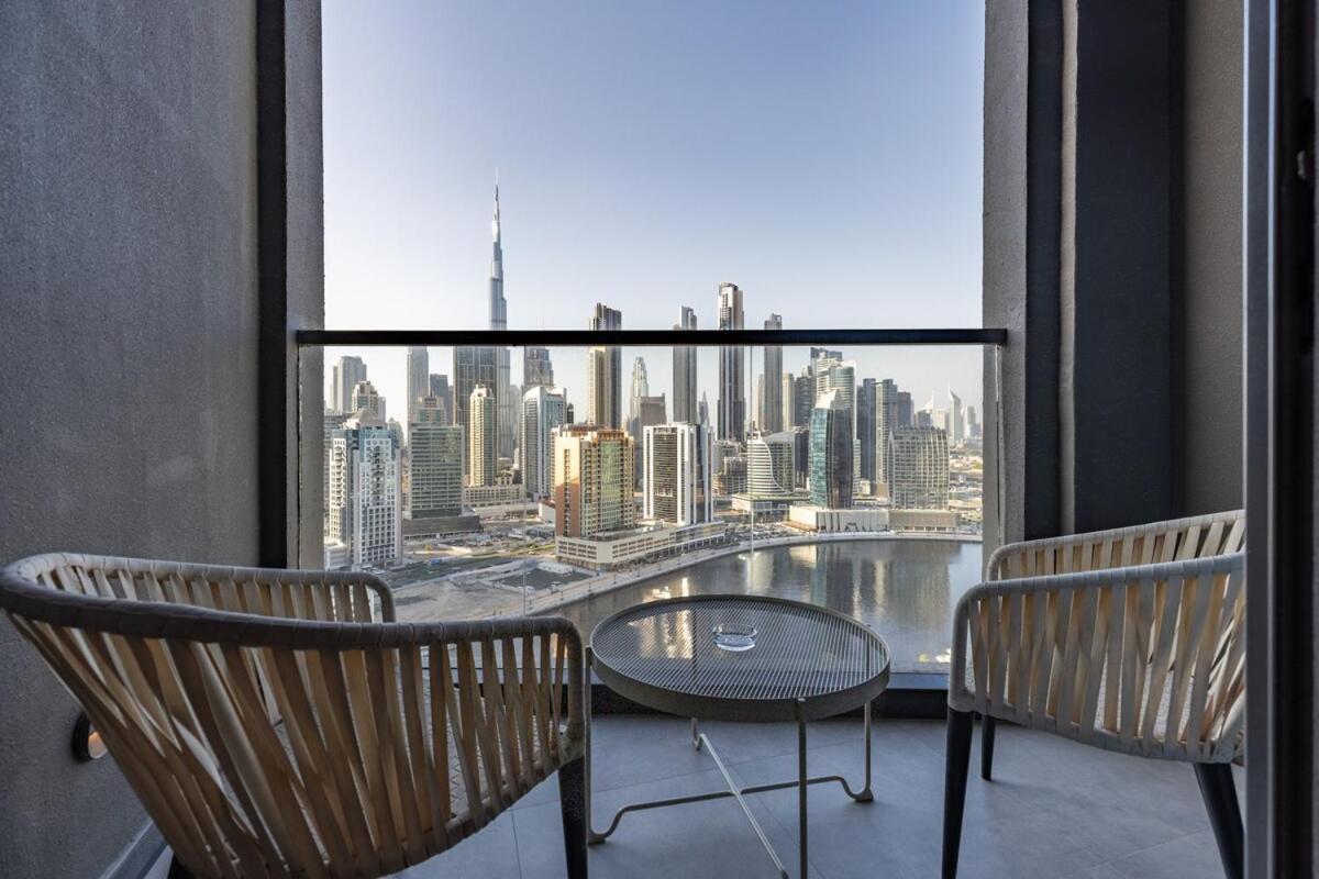 Waves - Tranquil Waterfront Living 2b Retreat With Balcony Apartment Dubai
