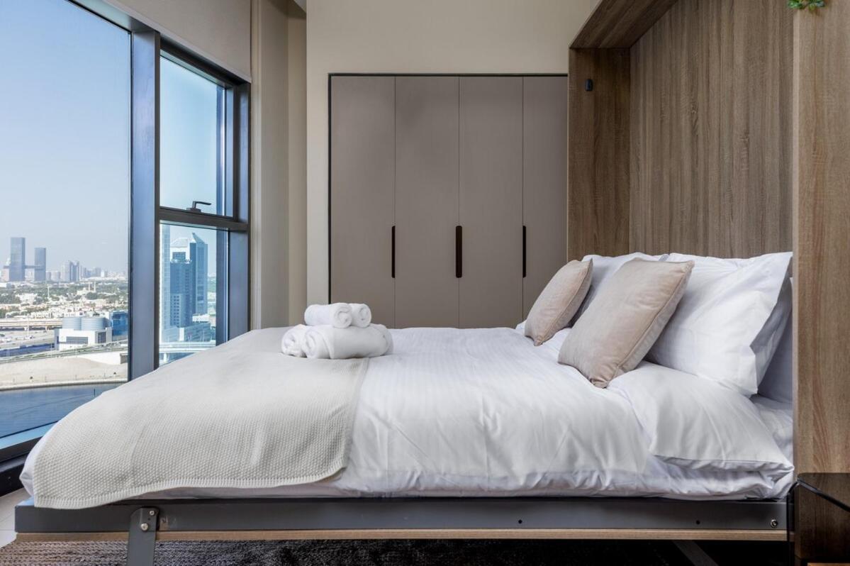 Waves - Tranquil Waterfront Living 2b Retreat With Balcony Dubai