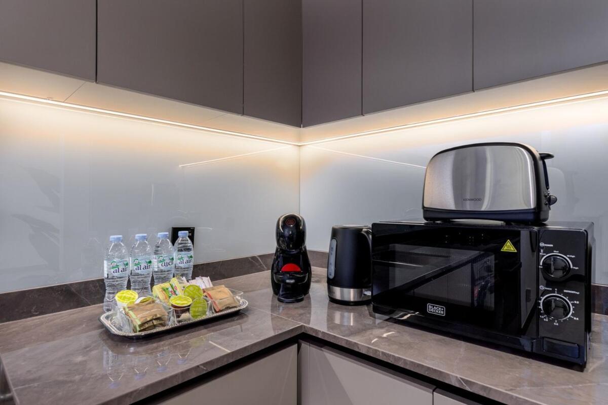 Apartment Waves - Tranquil Waterfront Living 2b Retreat With Balcony Dubai