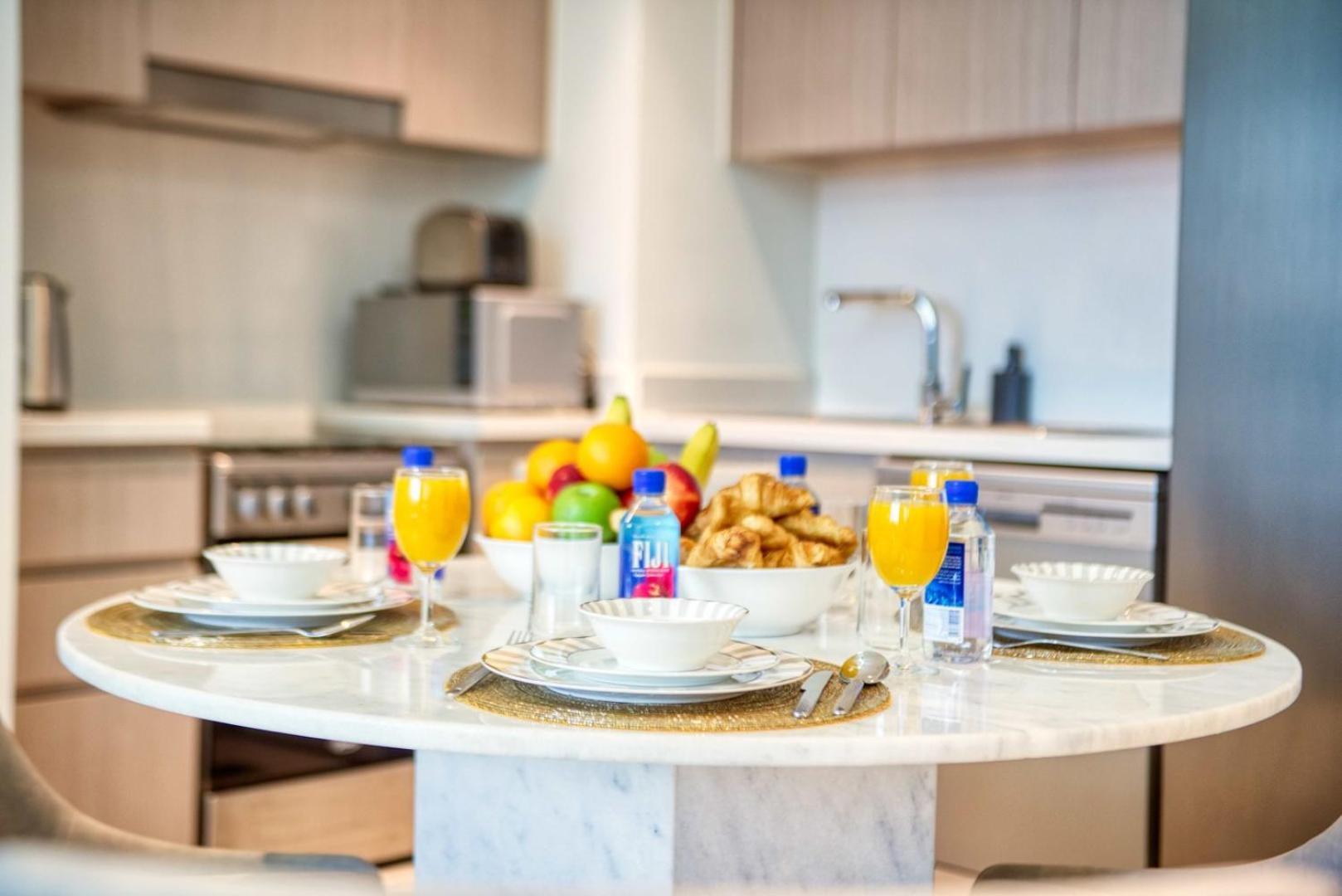 Sky-high Charm Exquisite 2bdr In Downtown Apartment Dubai