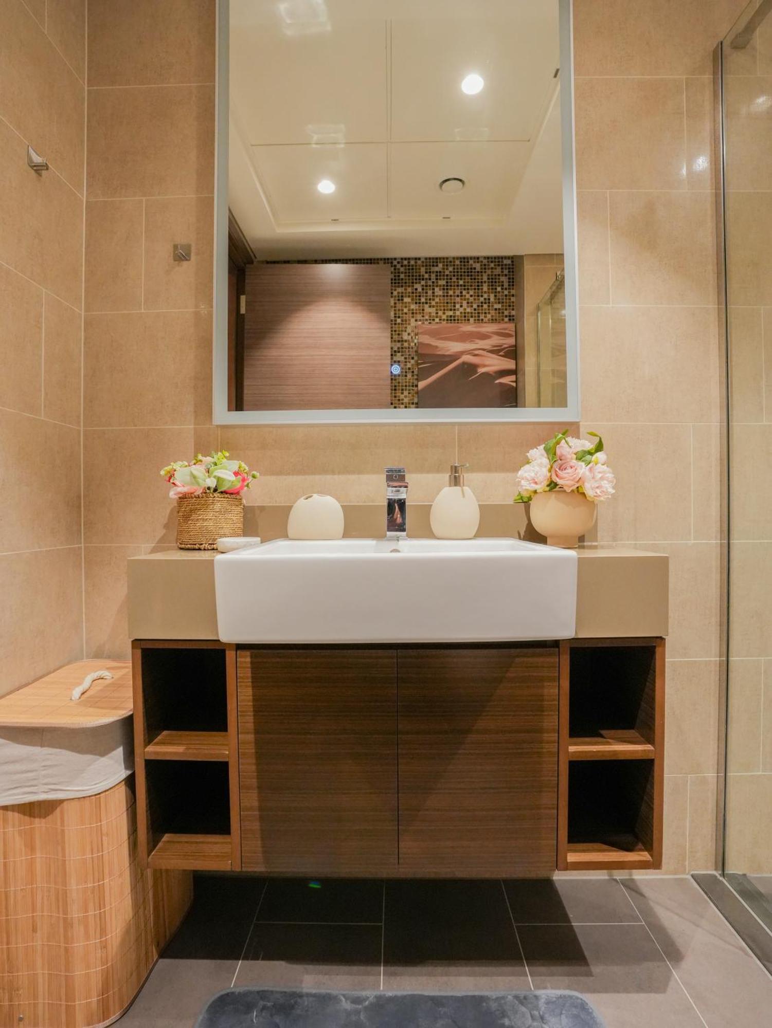 Luxury 2br With Stunning Amenities * Dubai