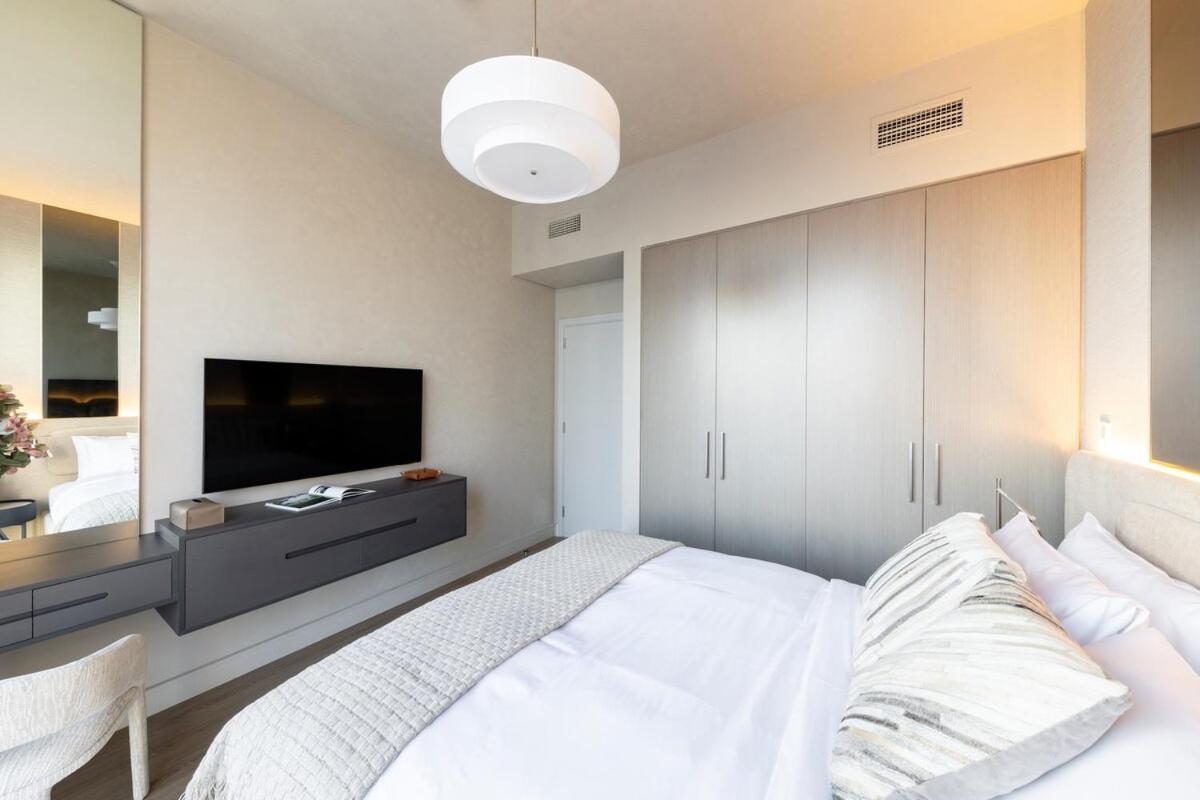 Luxury 4br Prime Downtown Apartment *