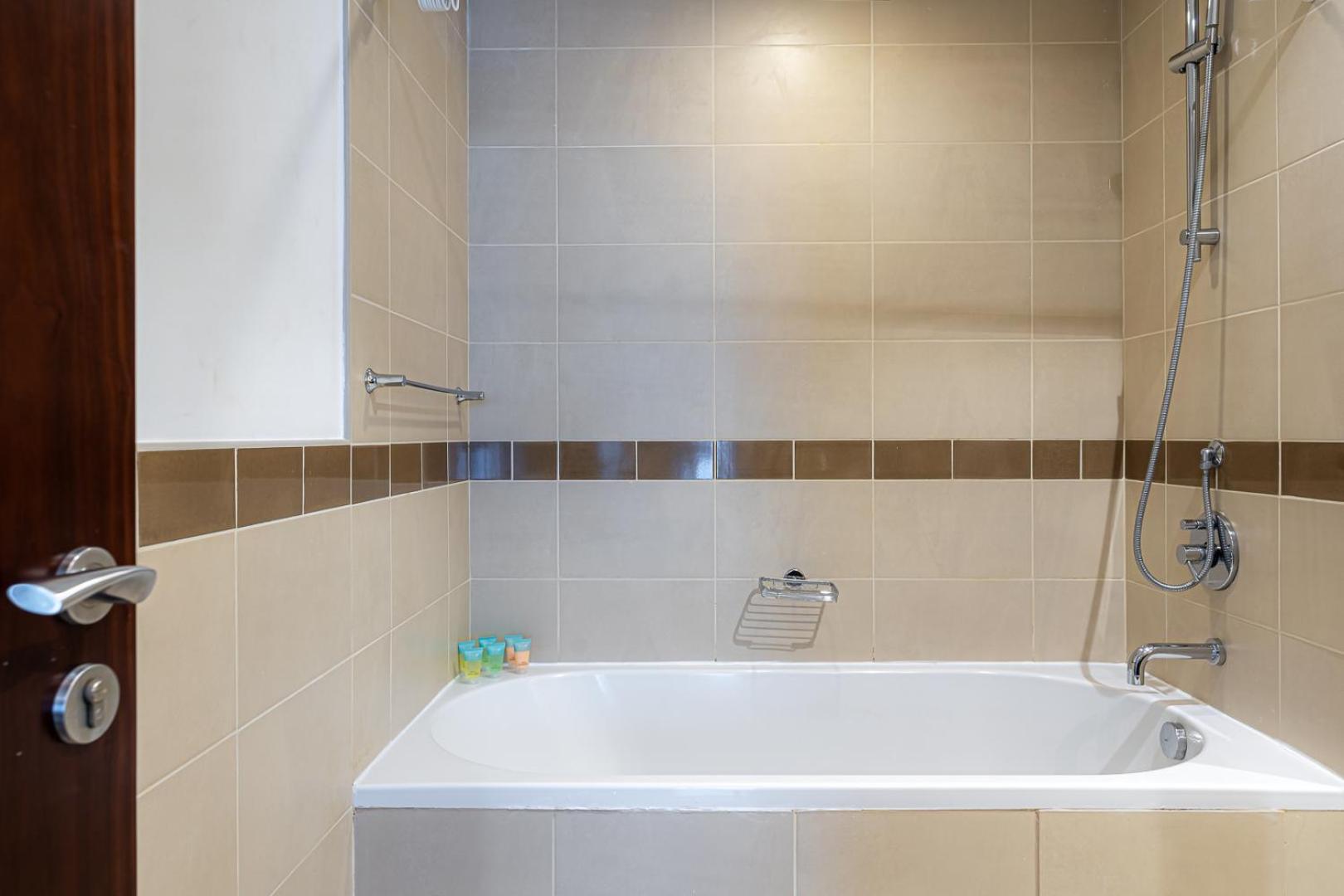 1br With Downtown Fountain Views