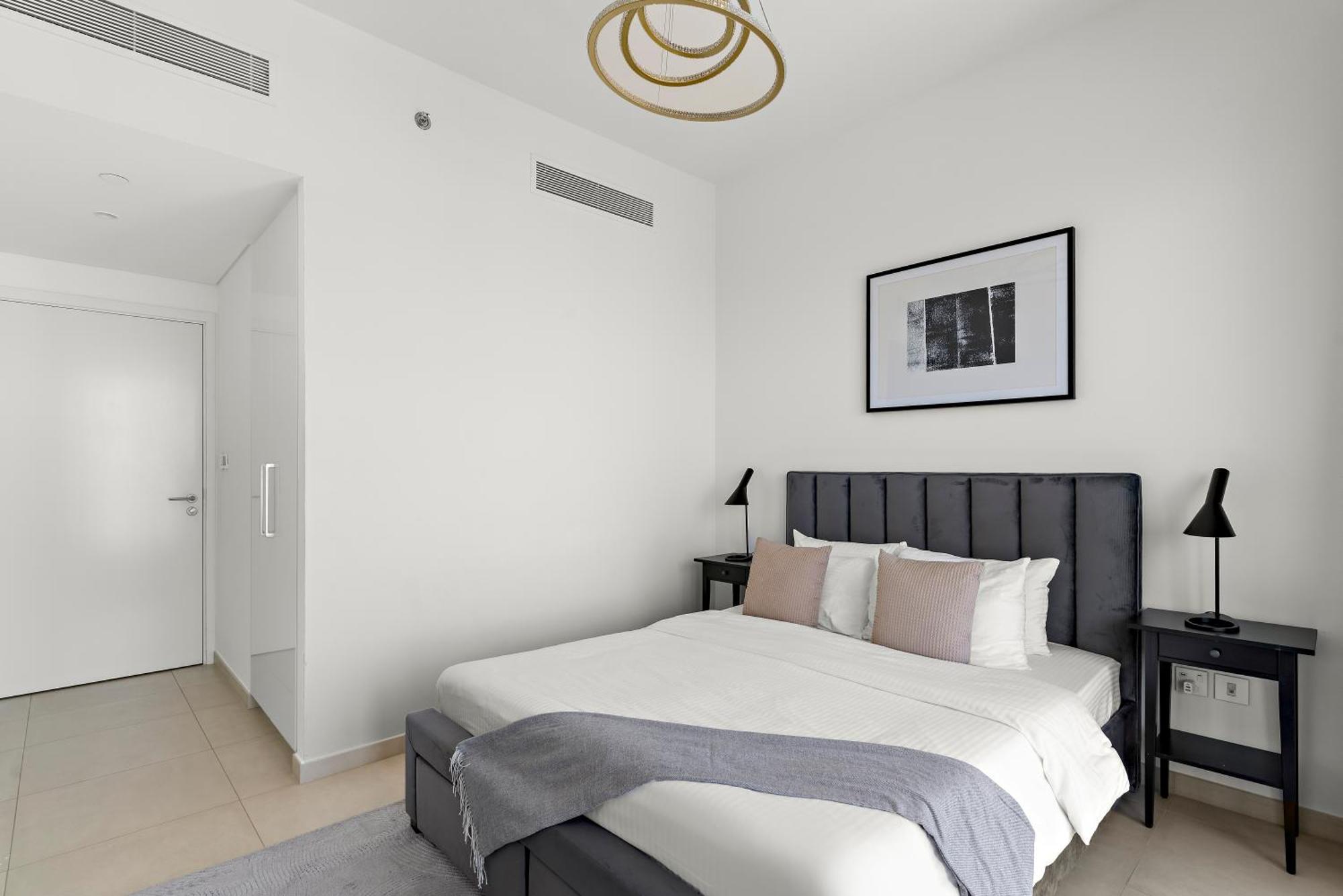 2br Elegant Interior, Breathtaking Views, Downtown Apartment