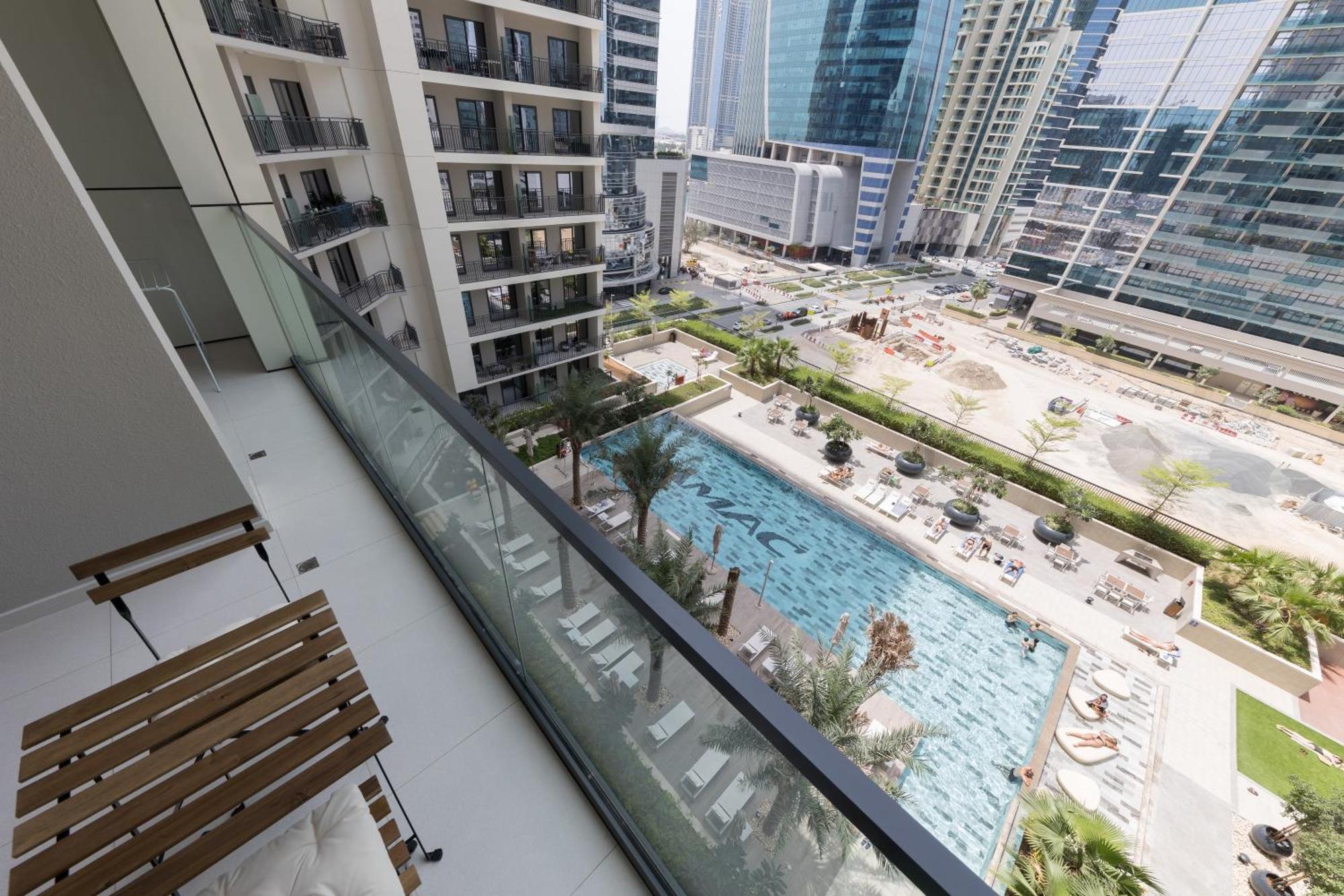 Apartment Relaxing 1br Escape, Scenic Pool View Zada Tower - 6ab22 *