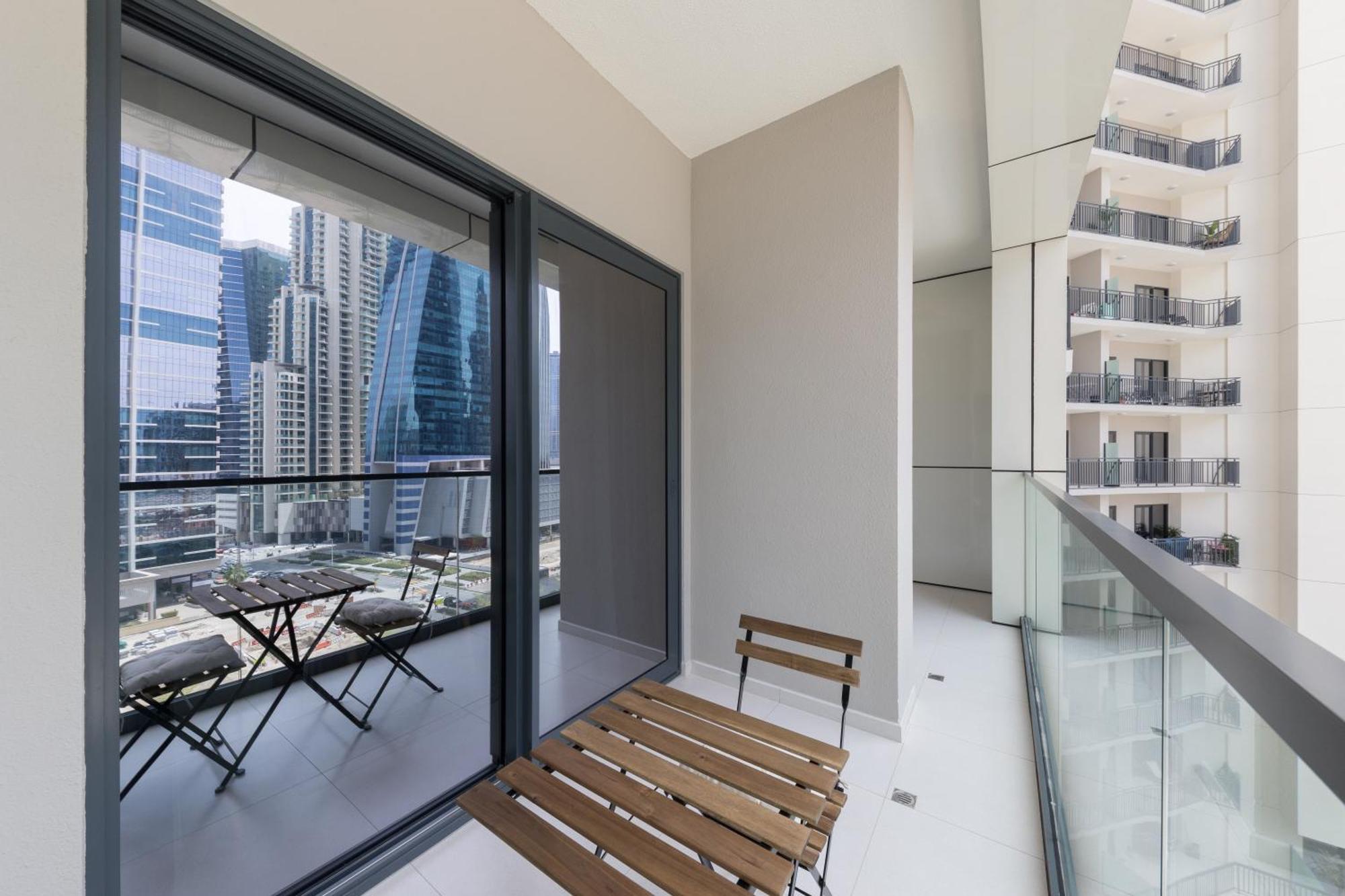 Apartment Relaxing 1br Escape, Scenic Pool View Zada Tower - 6ab22