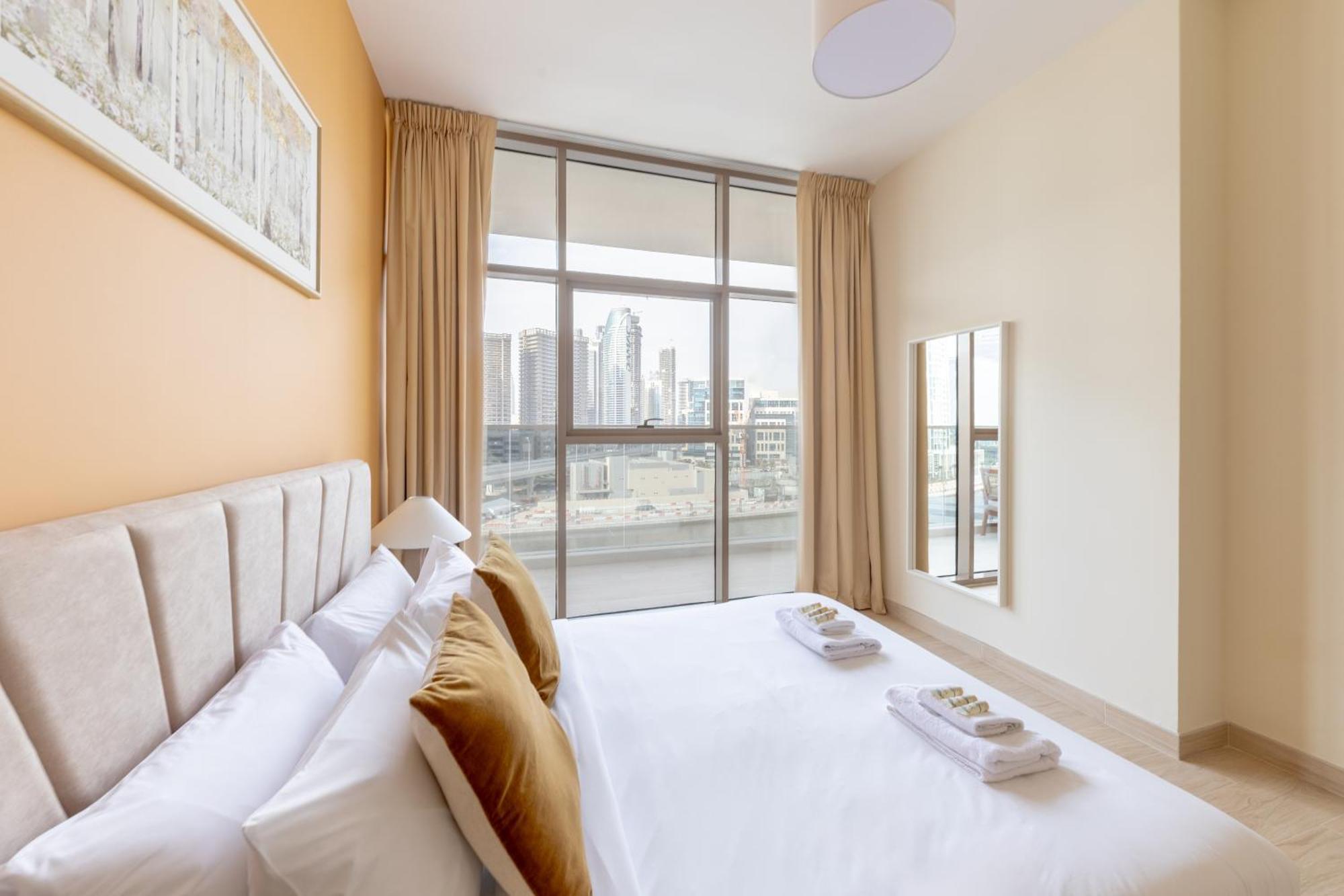 Apartment Canal View, Partial Burj Khalifa View, Brand New