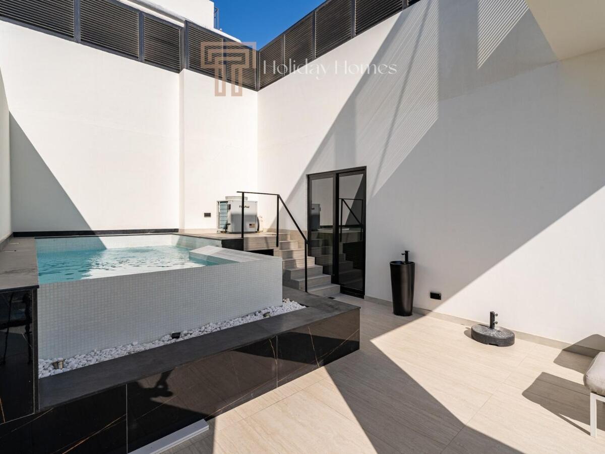 Apartment With Private Pool, Spacious Living