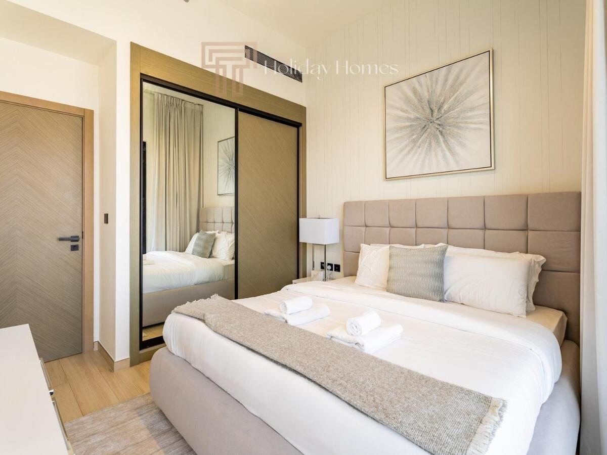 Apartment With Private Pool, Spacious Living
