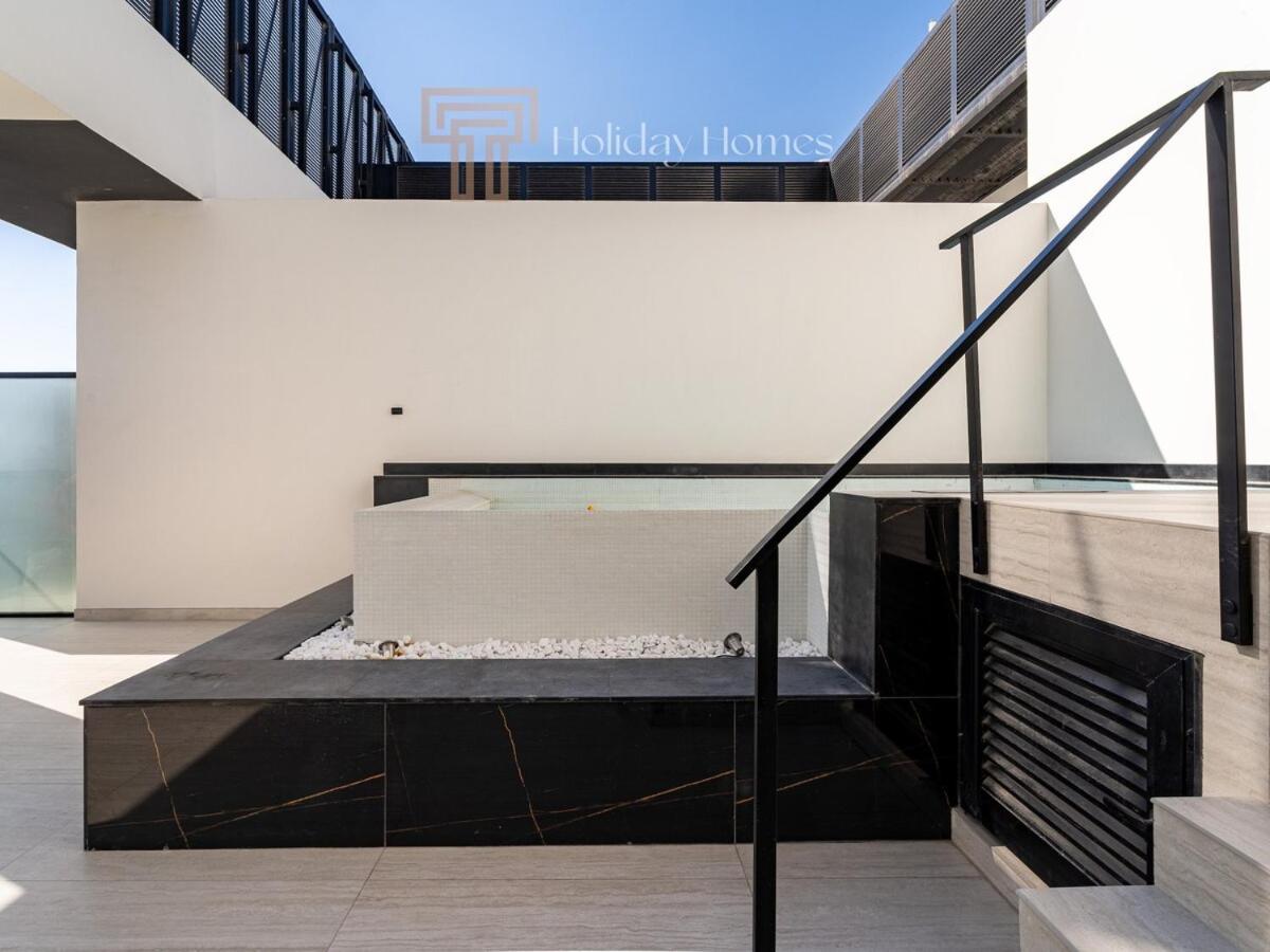 With Private Pool, Spacious Living Apartment *