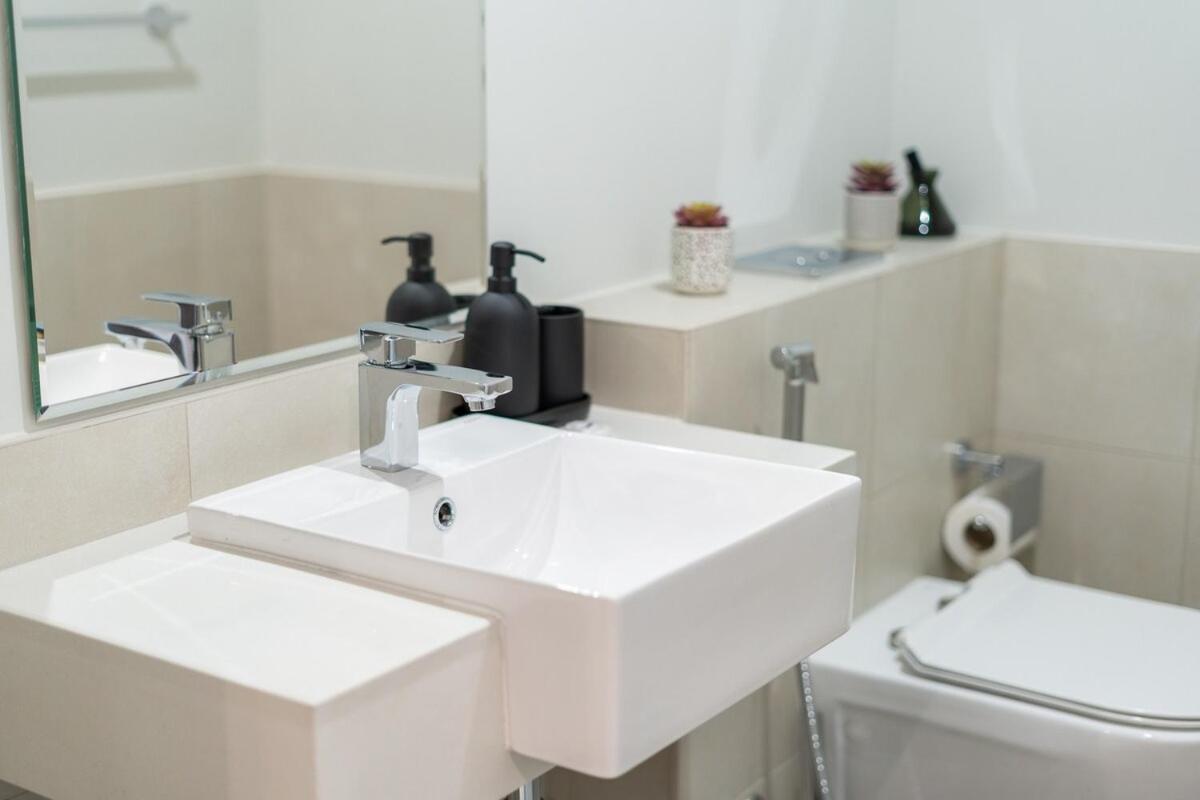 Bright & Spacious 2br Near Zabeel Park Dubai