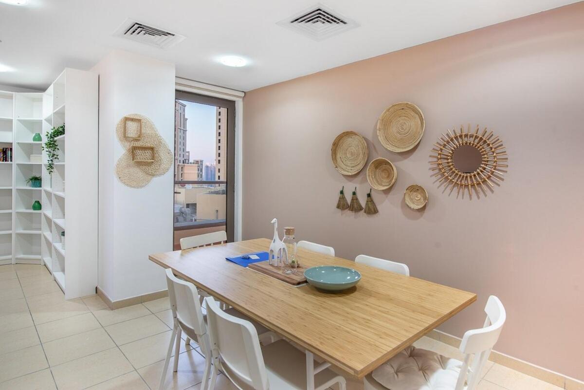 Chic 2br Retreat With Stunning Views In Jbr *