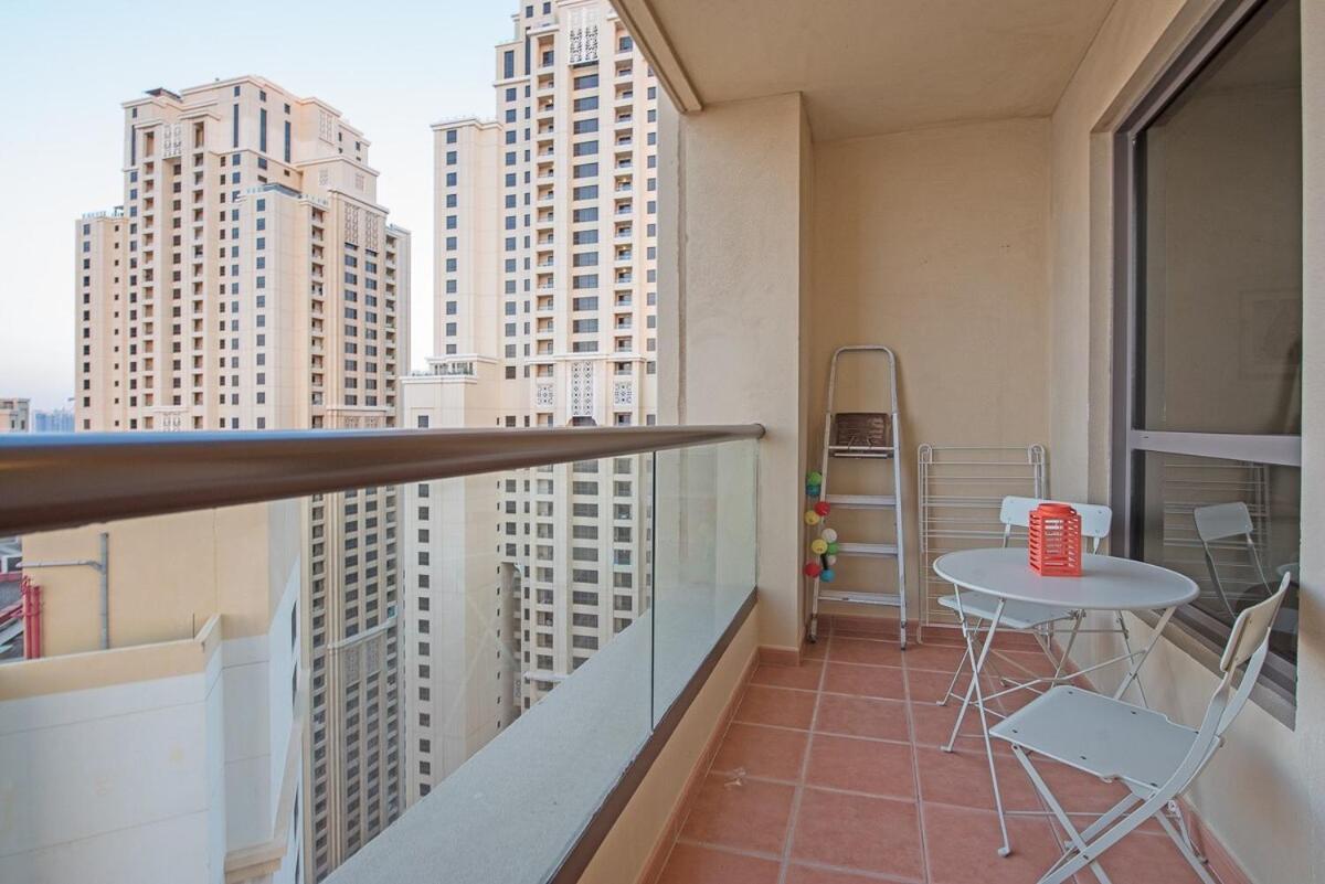 Chic 2br Retreat With Stunning Views In Jbr Dubai