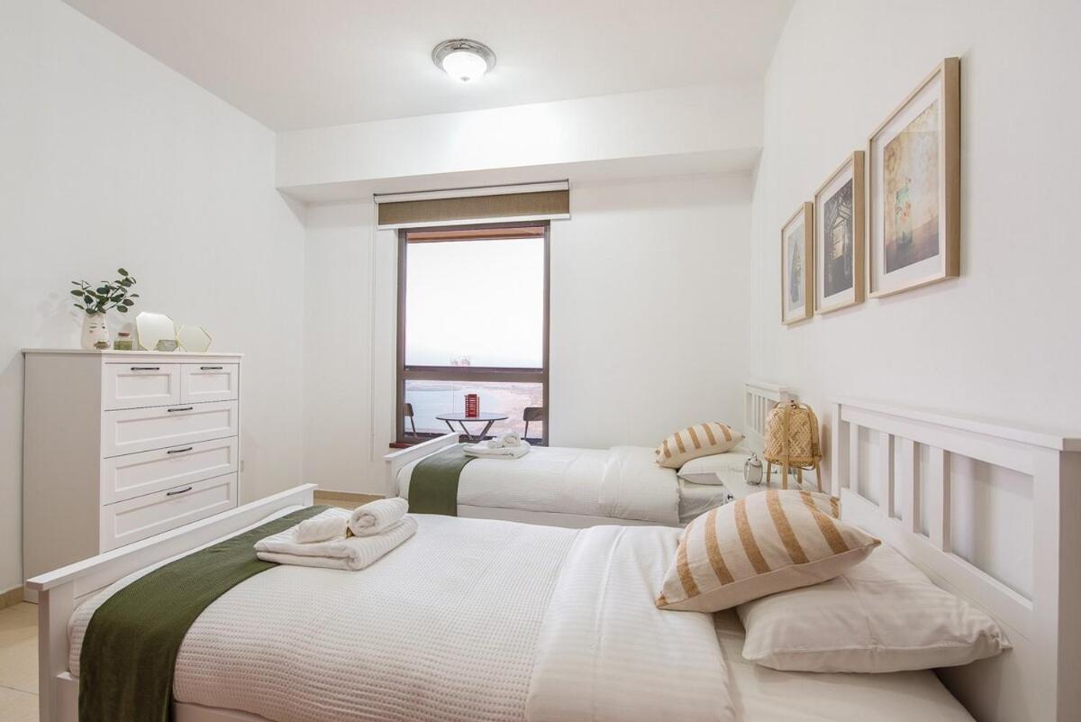 Chic 2br Retreat With Stunning Views In Jbr