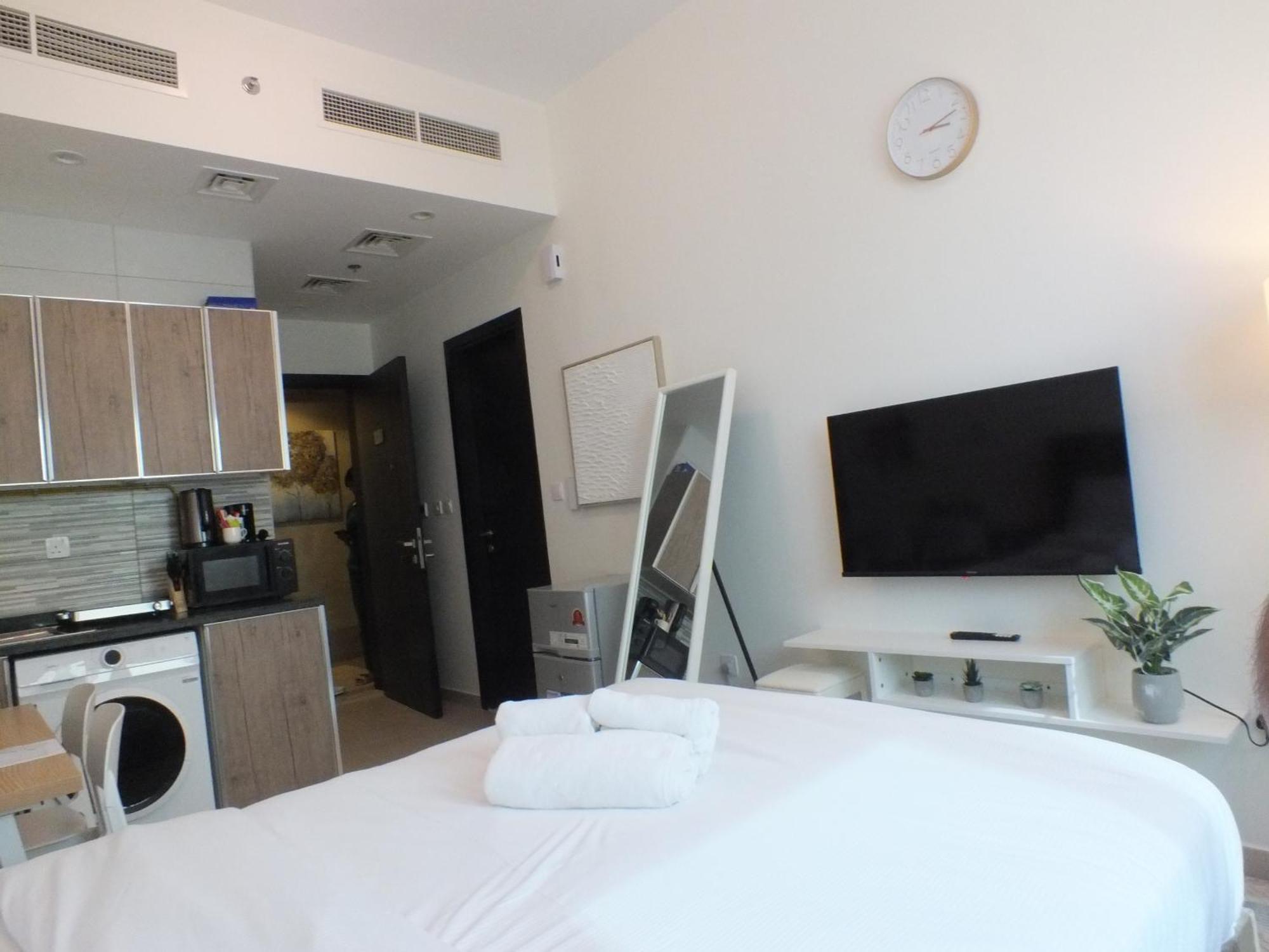 Apartment I 15 Min To International Airport Dubai