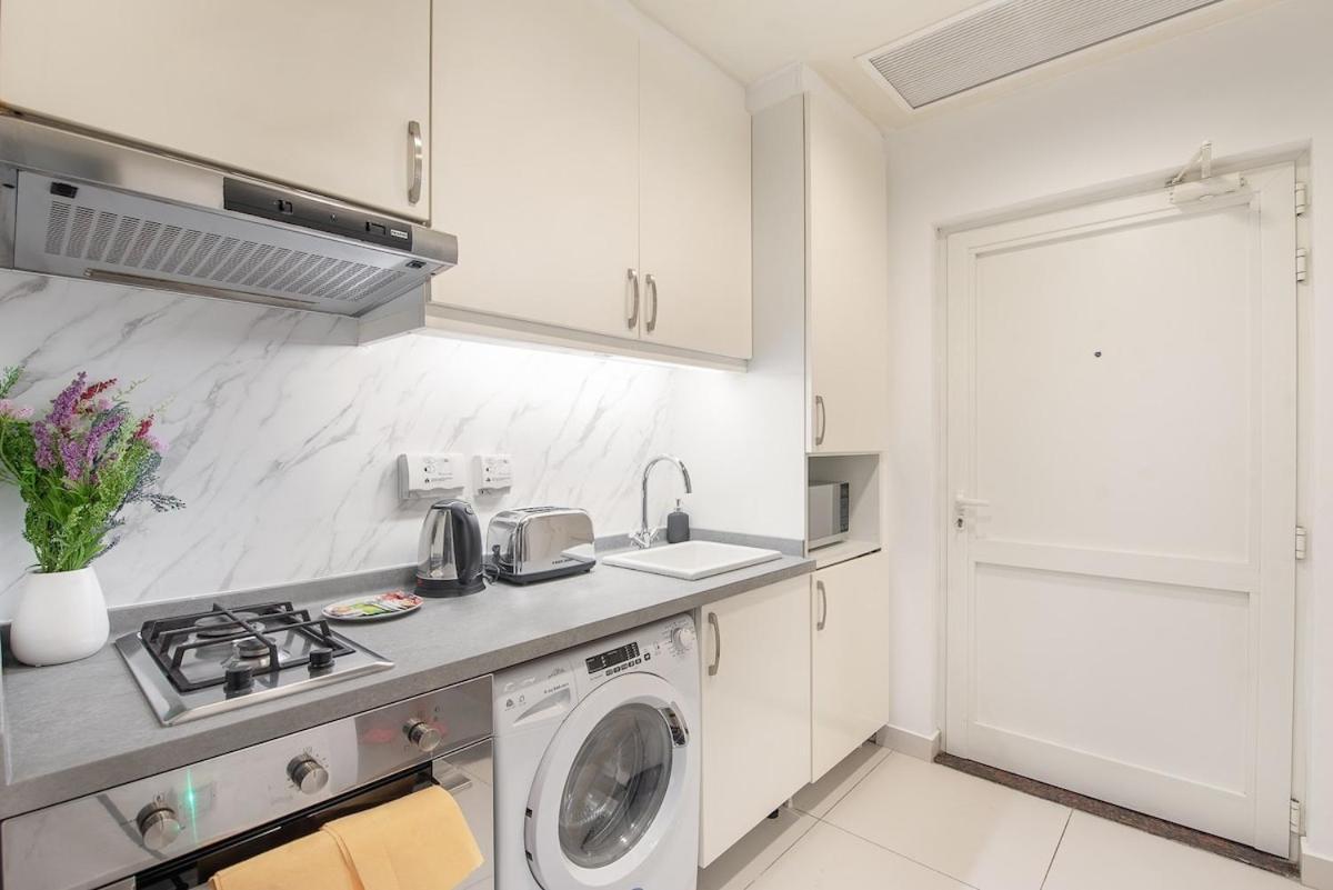Tranquil With Unmatched Ocean Views In Palm Apartment