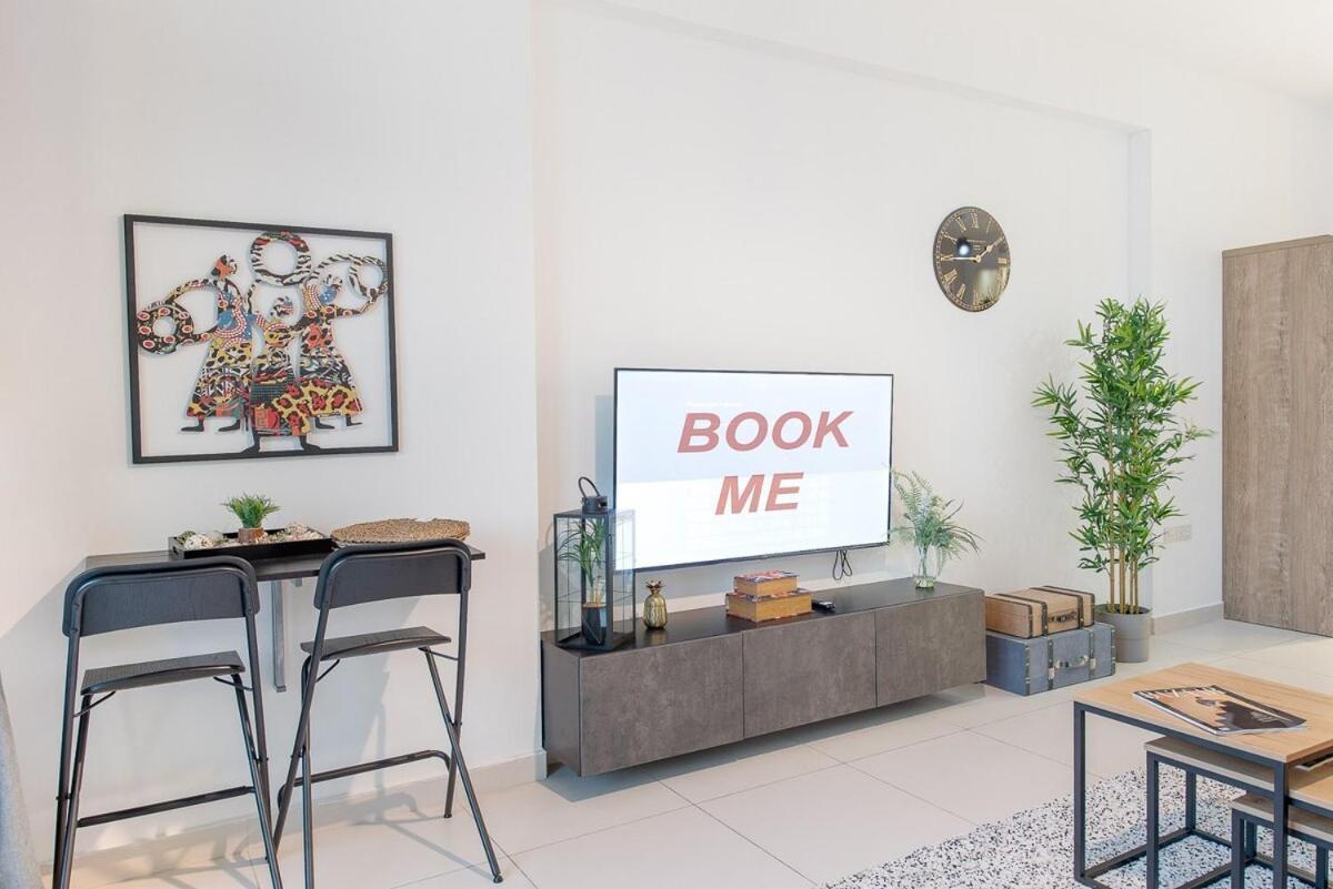 Apartment Tranquil With Unmatched Ocean Views In Palm Dubai