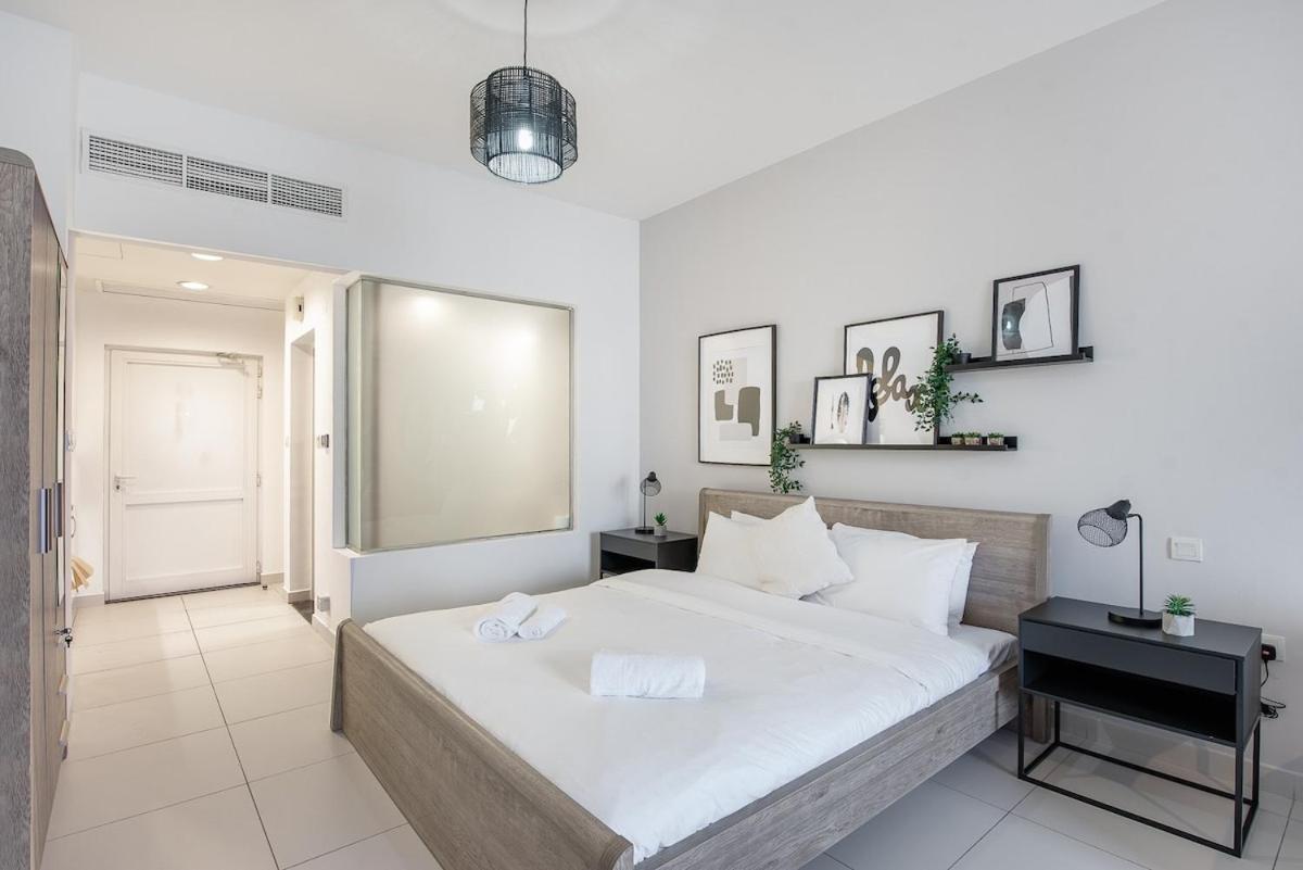 Tranquil With Unmatched Ocean Views In Palm Apartment Dubai