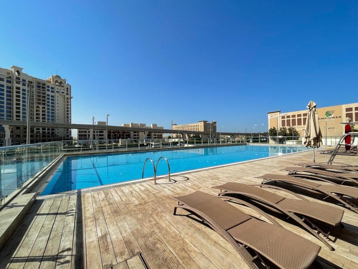 Apartment Tranquil With Unmatched Ocean Views In Palm Dubai