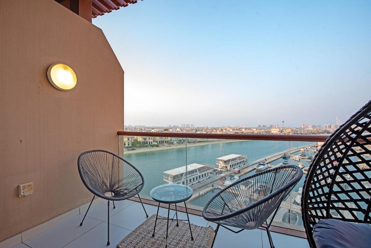 Tranquil With Unmatched Ocean Views In Palm Apartment Dubai