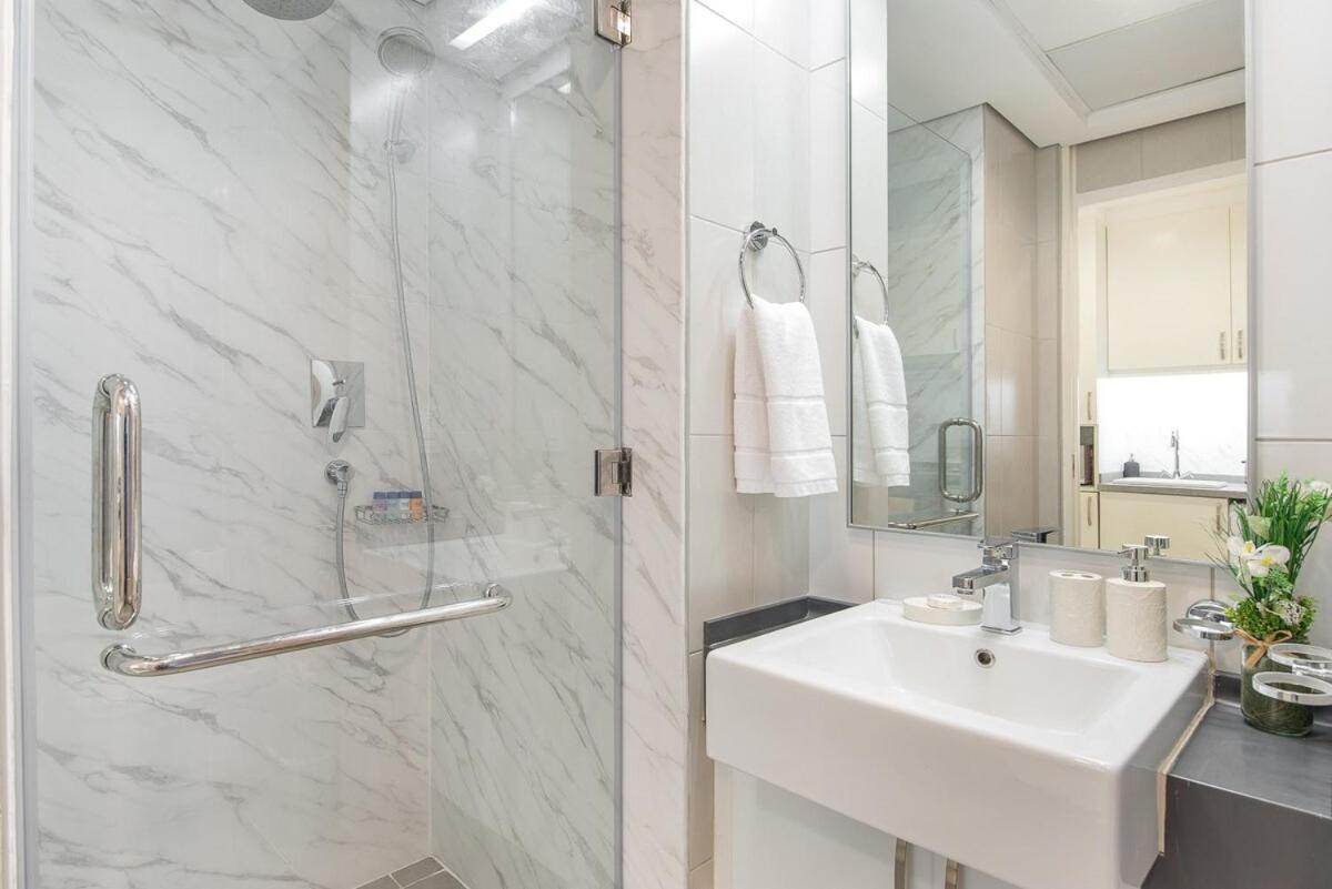 Tranquil With Unmatched Ocean Views In Palm Dubai