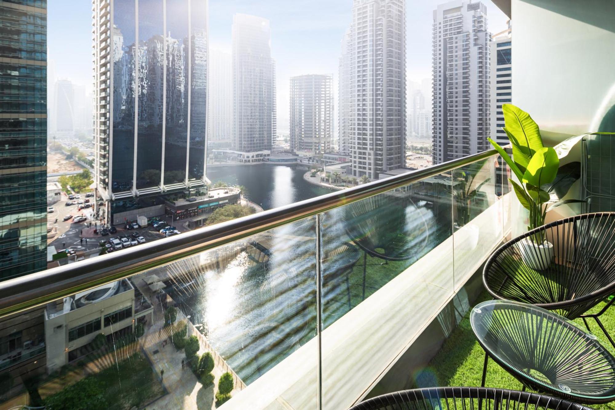 Apartment Modern In Goldcrest Views