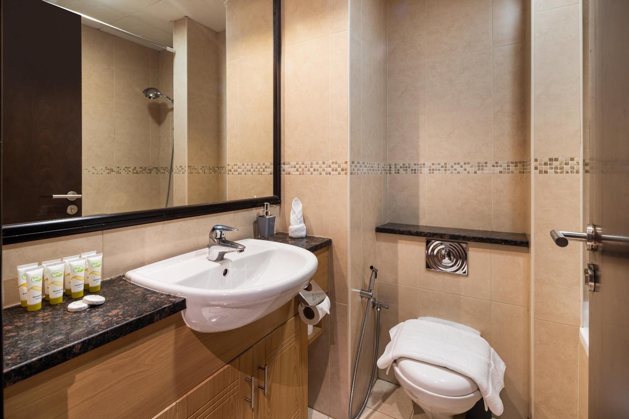 Modern In Goldcrest Views * Dubai