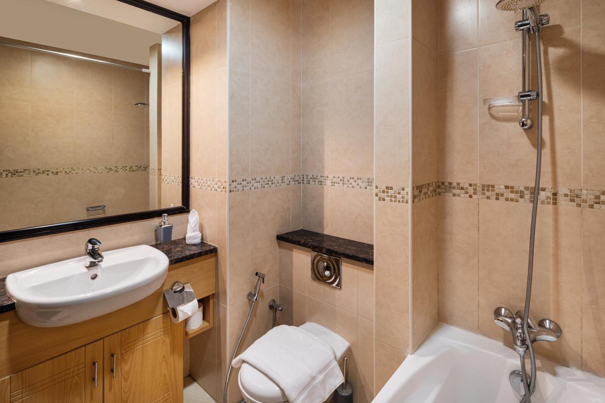 Modern In Goldcrest Views * Dubai