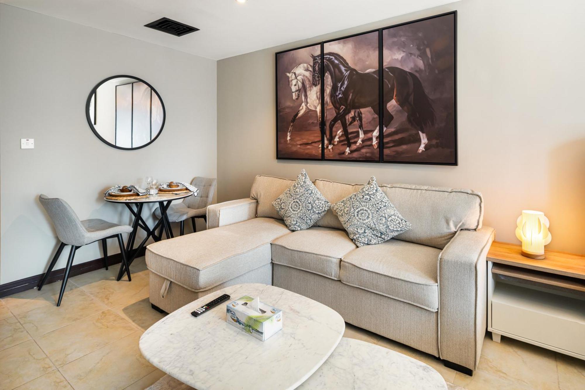 Apartment Modern In Goldcrest Views Dubai
