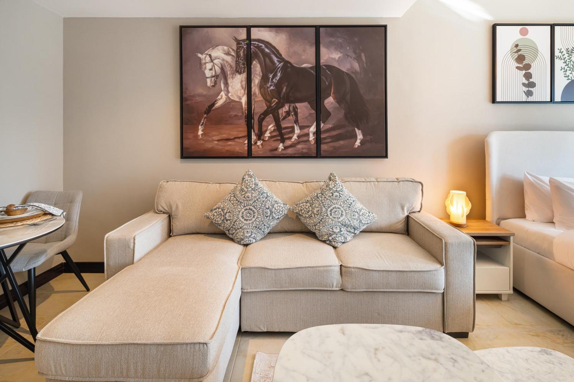 Modern In Goldcrest Views Apartment Dubai