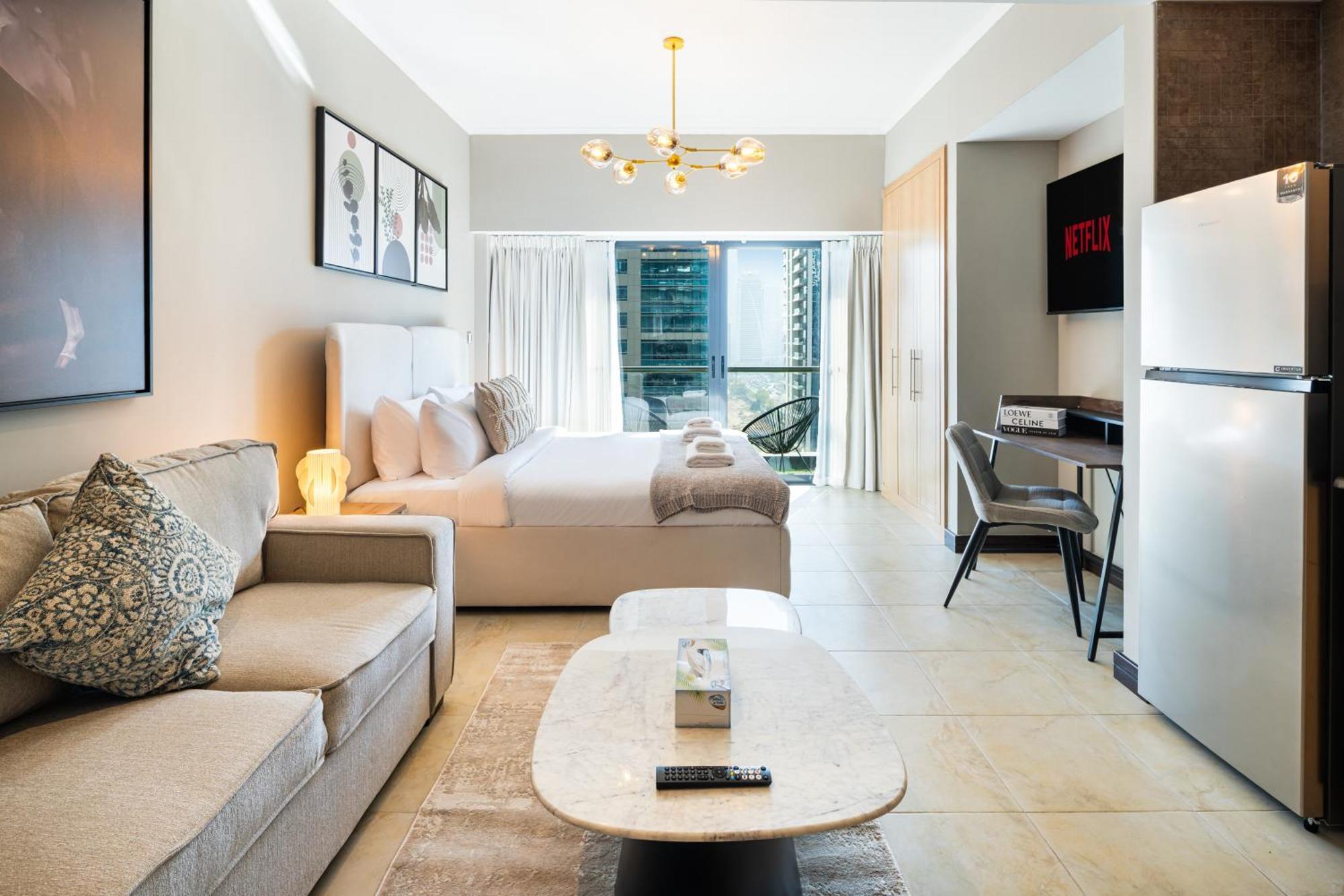 Apartment Modern In Goldcrest Views Dubai