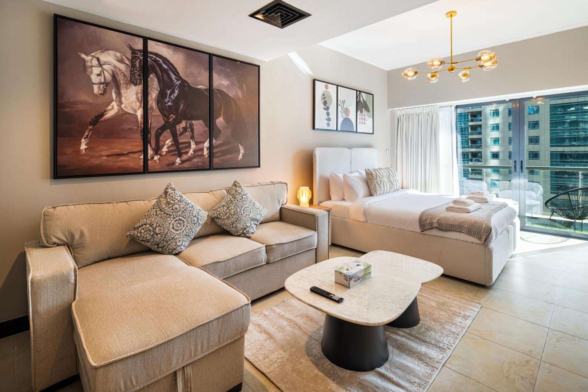 Modern In Goldcrest Views Apartment *