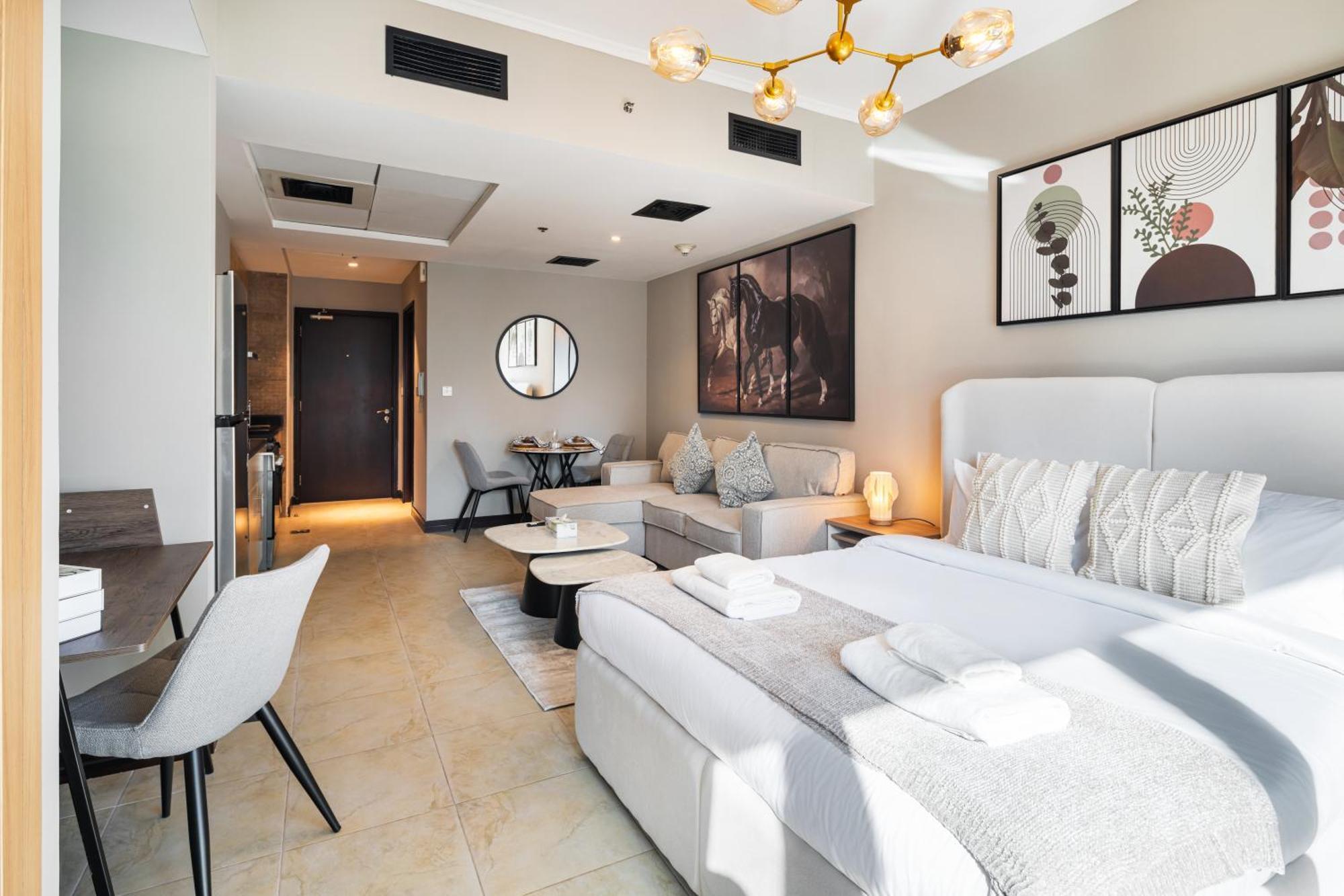 Modern In Goldcrest Views * Dubai