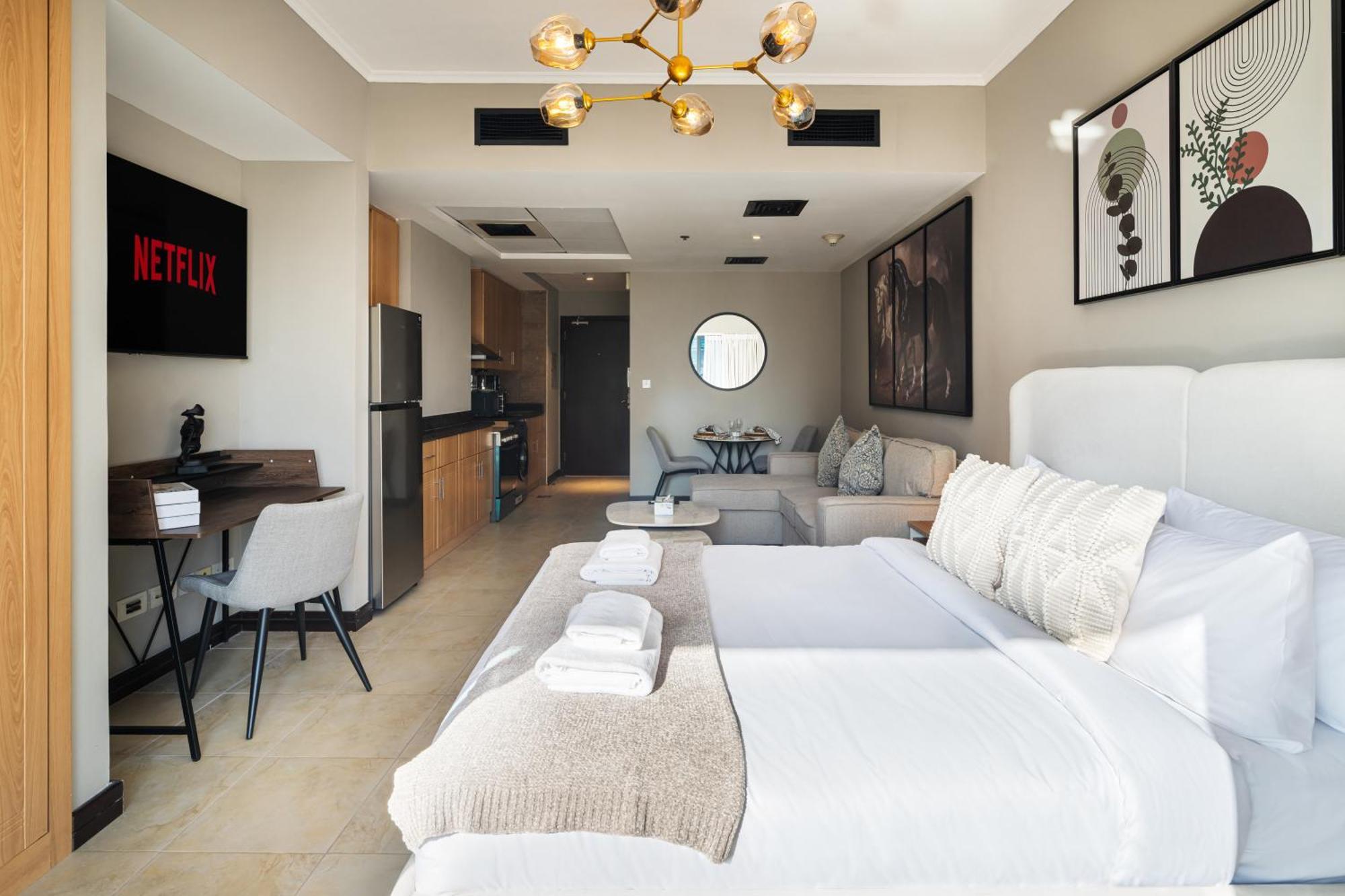 Modern In Goldcrest Views
