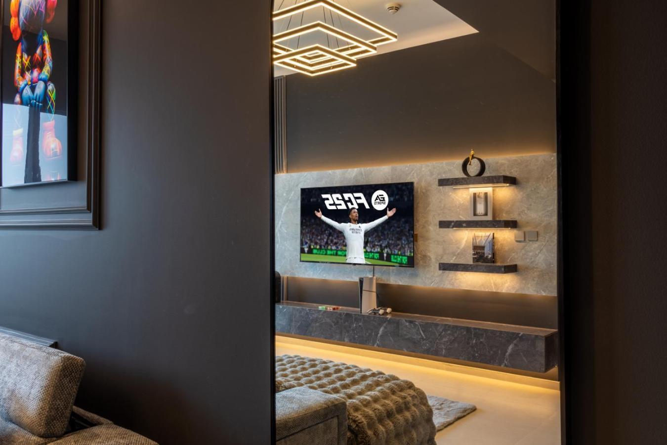 Luxury 1-bedroom, High-floor, Skyline Views Dubai