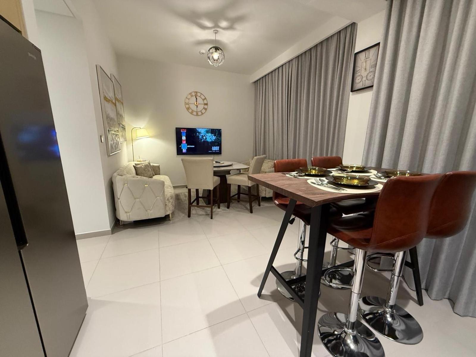 The Ranches Luxe Apartment