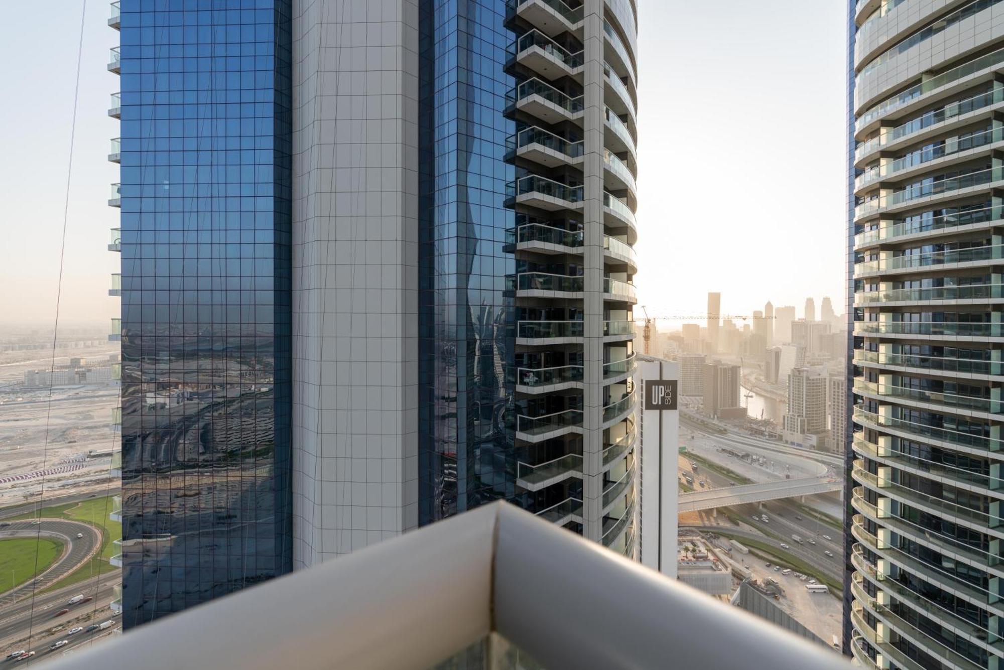 Damac Paramount Tower Burj Views * Dubai