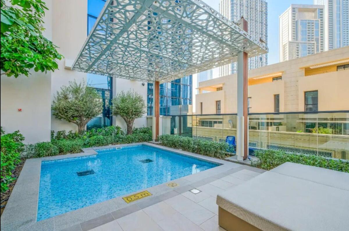 Luxurious 4br In Act 1 Act 2 With Burj Khalifa View Apartment *