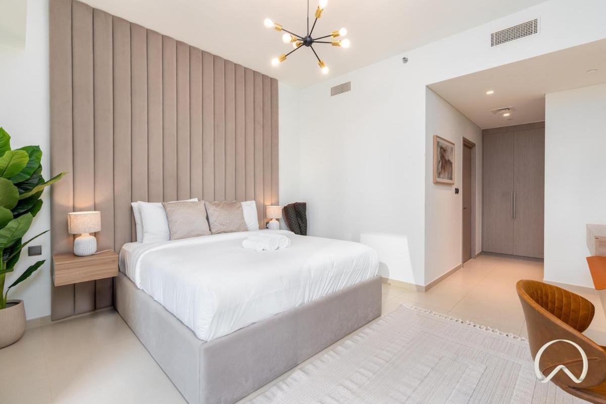 Apartment Luxurious 4br In Act 1 Act 2 With Burj Khalifa View Dubai
