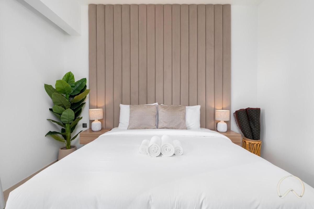 Luxurious 4br In Act 1 Act 2 With Burj Khalifa View Apartment