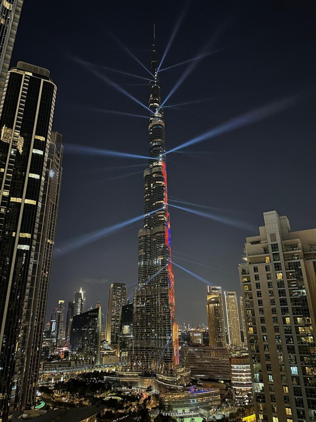 Luxurious 4br In Act 1 Act 2 With Burj Khalifa View Apartment
