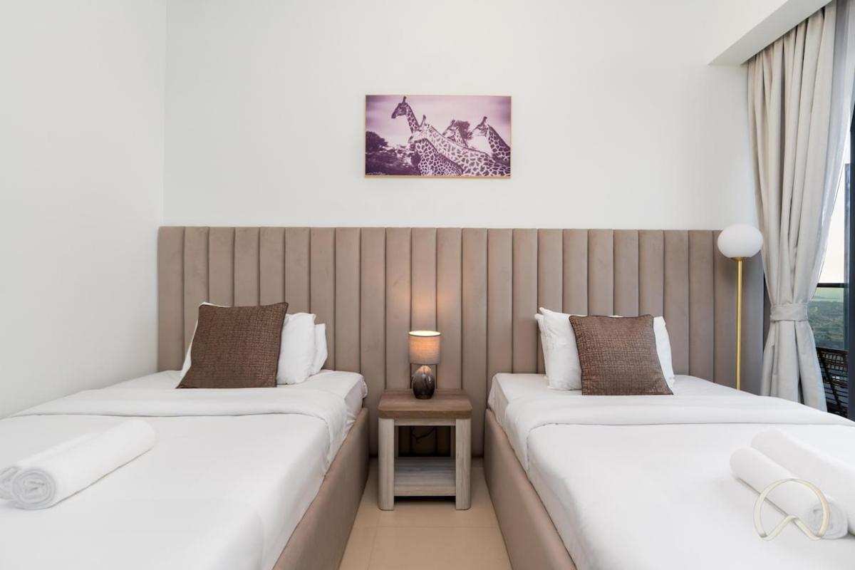 Luxurious 4br In Act 1 Act 2 With Burj Khalifa View Apartment *