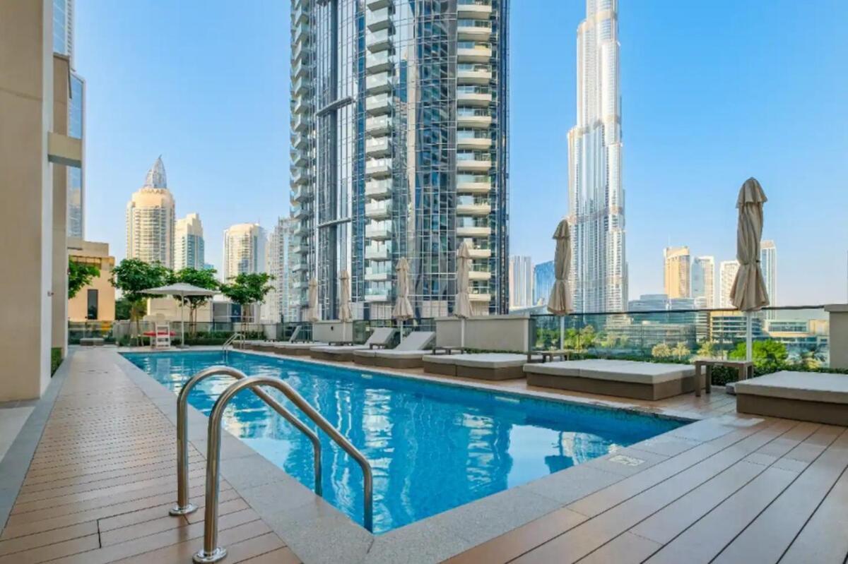 Apartment Luxurious 4br In Act 1 Act 2 With Burj Khalifa View Dubai