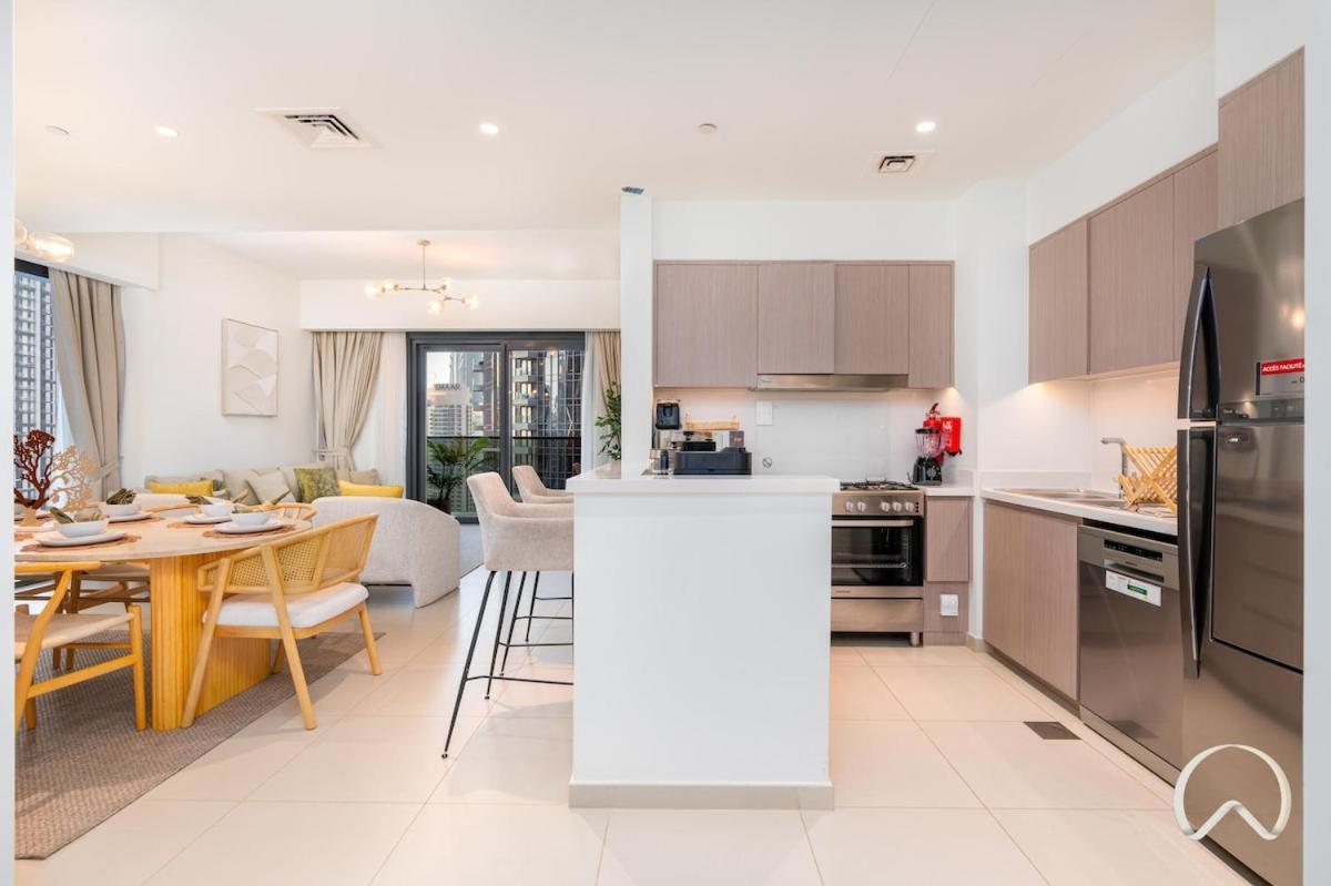 Luxurious 4br In Act 1 Act 2 With Burj Khalifa View